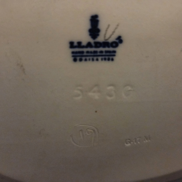 Elegant Lladro Music Time Boy And Girl Porcelain Figurine with Gramophone #5430 - Picture 4 of 5